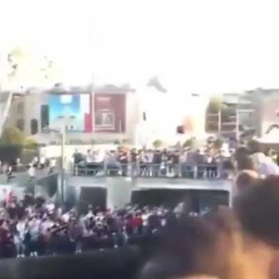 Eminönü'nde Suriyeliler denize atlama yarışması yapıyormuş. Bu ne orospu evlatları ben böyle rahat yaşayamıyorum