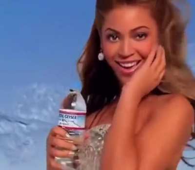 Niloosepoosay using her skill acting like her team isn’t dying from her exploding green anal beads: