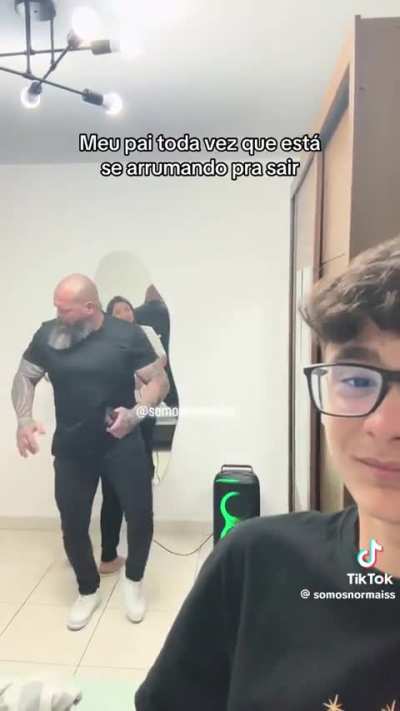 Olha o gingado dele
