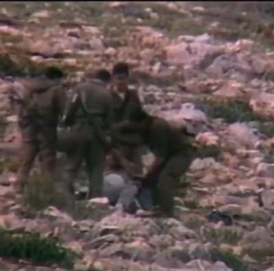 Israeli Soldiers exhibiting ‘break their bones’ policy in 1988