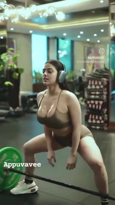 Beauty 😍 curves 