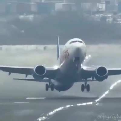 Crosswind takeoff 🛫 almost a tail strike!