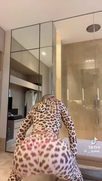 @__kylieb_