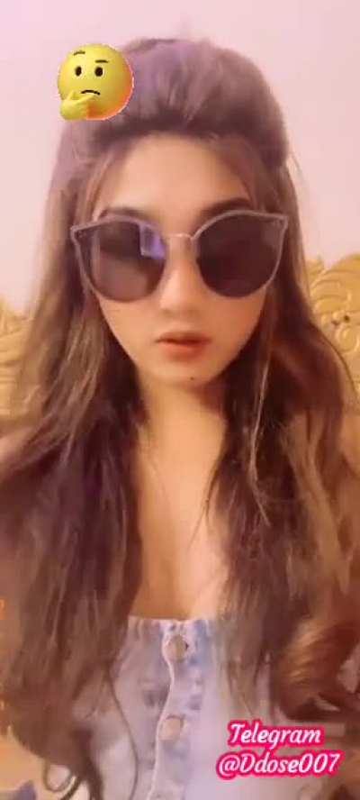 😲Pic's & 2 VIDEO<wbr>'S🔥🥰 Famous Tiktoker Drunk & Crosses all Limits in her Latest Insta Live 🔴 Topless & Pressing her Boobs with more than 500 people Watching LIVE 🥰🔥