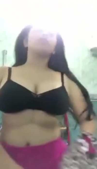 Paki girl shows her lovely boobs