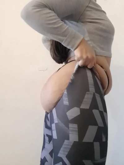 WHAT DO YOU THINK OF THESE LEGGINGS? OR DO YOU WANT ME TO TAKE THEM OFF SO YOU CAN FUCK ME HARD?<wbr>👿💦💦💦