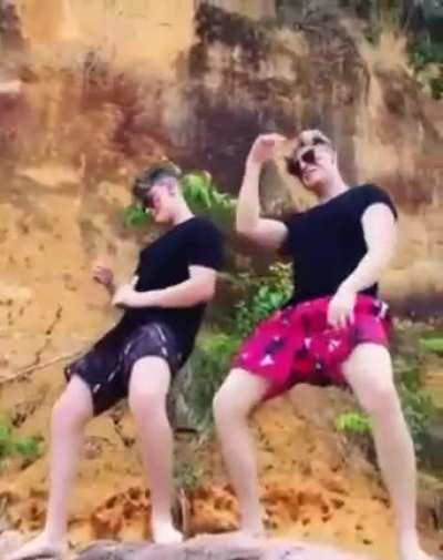 😳