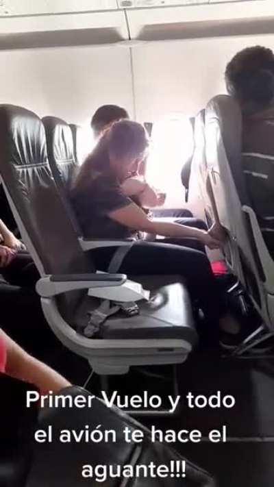 - ¿Te da miedo volar? - Un poquito...