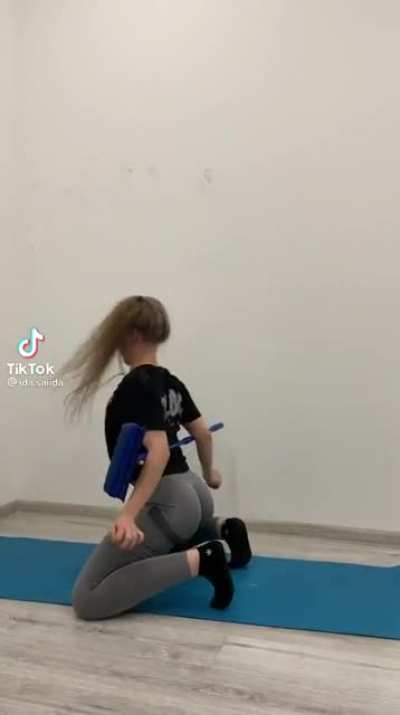 What color is the mat ?! 😳🥵