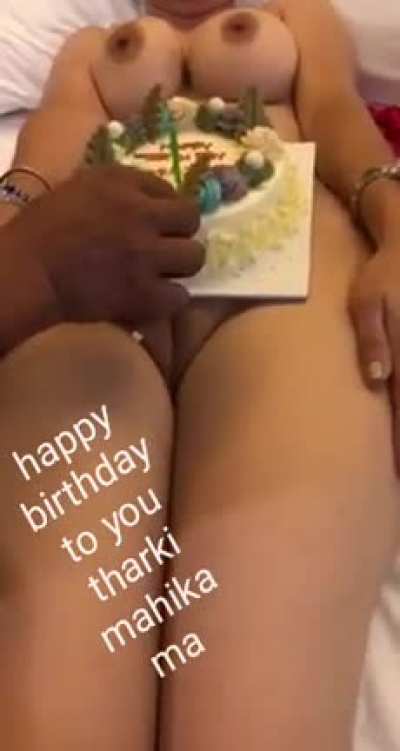 Mera Bday Bhi mana do na Aise koi 🤤🤤🥲