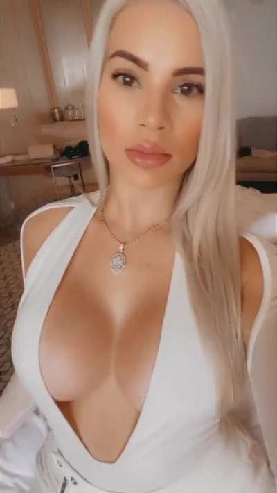 Luxury Babe