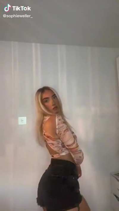 @sophieweller_