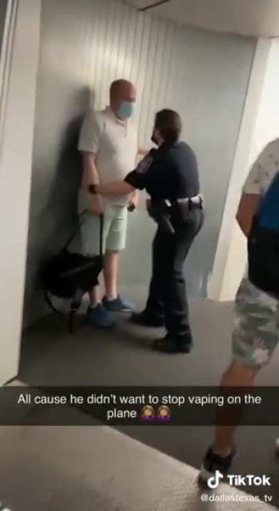 Man gets arrested because he didn’t want to stop vaping on the plane