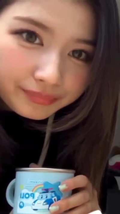 Momo & Sana so cute 