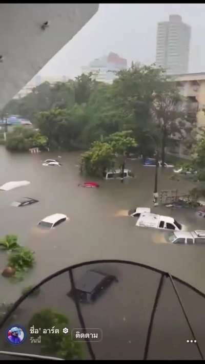 JUST IN: Bangkok, Thailand declares state of disaster in all 50 of the city's districts amid severe flooding.