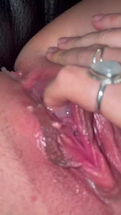 My pussy gets sooooo wet 💧