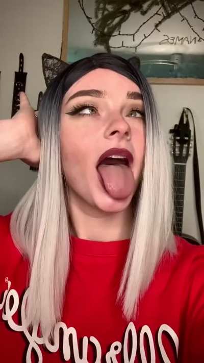 Would u spit in my mouth? 🤤👅