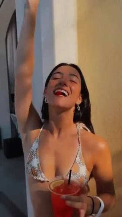 I’d love to suck on her cherries