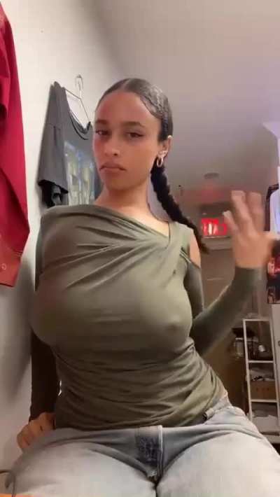 She so fye