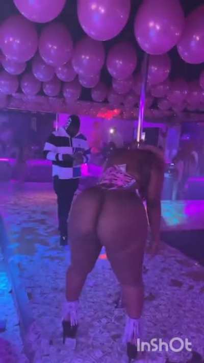 (@thickyminaj____)