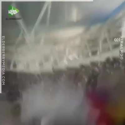 How two kids started a Mexican wave of 8000 fans!