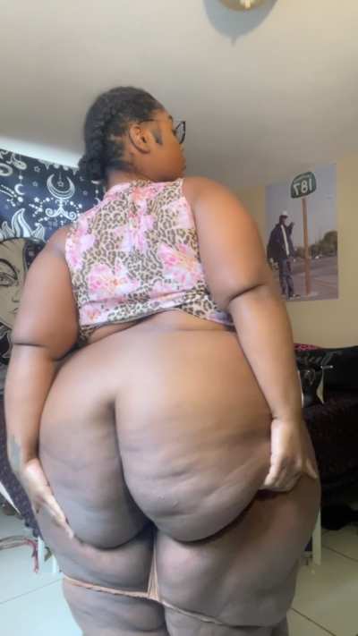 Would any men over the age of 35 fuck I’m 23 btw 😇