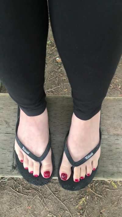 Do anyone want to join a white girl foot burkake in the park ?