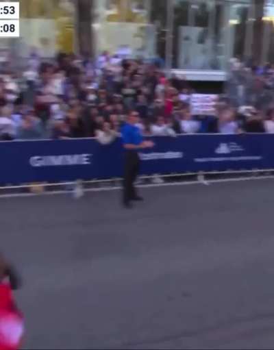 BY A WHISKER! American Nathan Martin explodes past Kenyan Michael Kimani Kamau in the final stride to steal the LA Marathon men’s pro crown in 2:11:16.50 — winning by an insane 0.01 seconds! Pure chaos at the line!