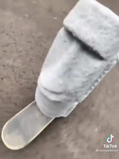 🗿