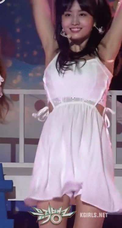 HIRAI MOMO
