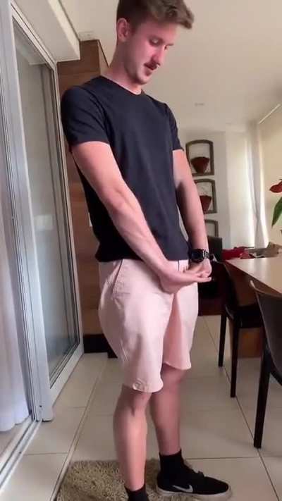Mulher usa cueca. Sociedade: 🥰 Homem usa calcinha. Sociedade:🤮🤨🏳‍🌈 até quando