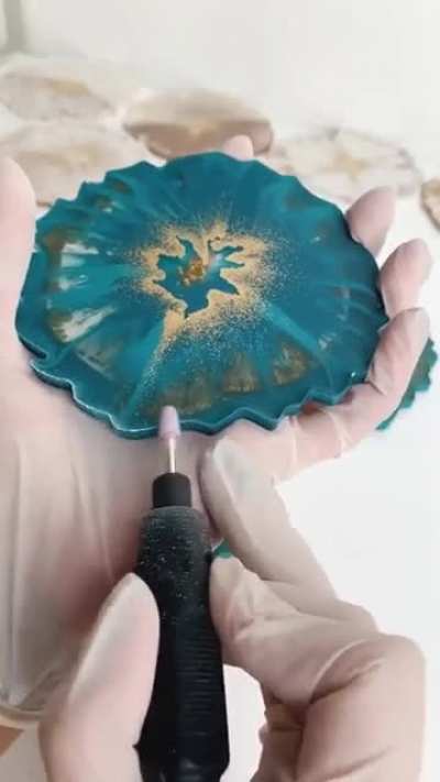 Making Teal & Gold Agate Inspired Epoxy Resin Coasters