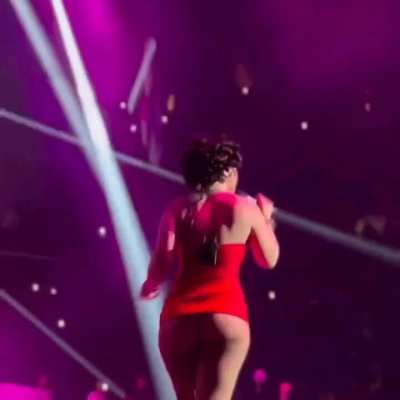 Ice Spice moving on stage
