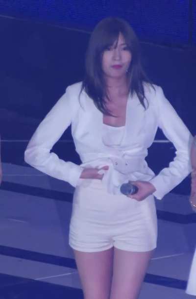 Apink - Hayoung Cleavage