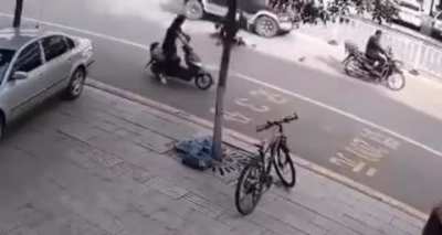 Kid almost got crushed because he was texting and riding his hoverboard.