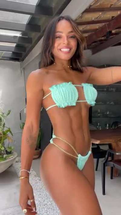 Caroline Santos