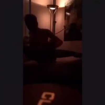 😨