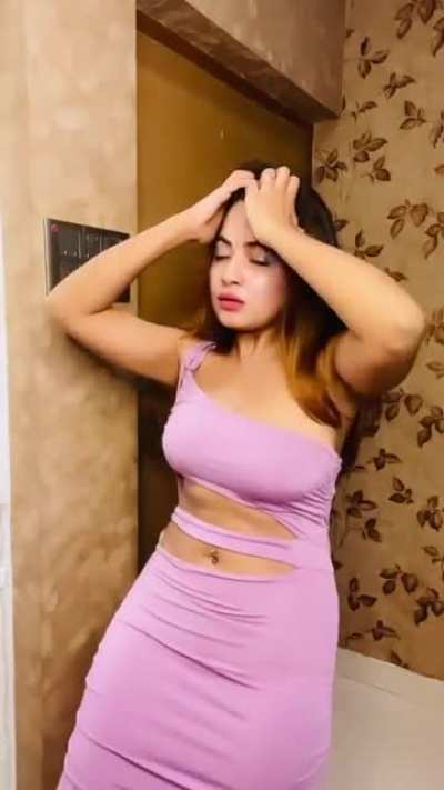 Uff her figure 🔥
