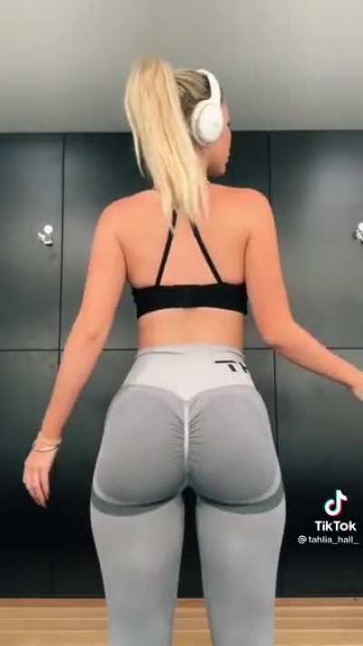So fucking hot....