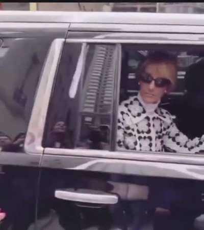 Fan stops Celine Dion by singing one of her songs