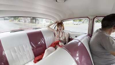 The taxi driver doesn't even realize what kind of photos I'm taking in his car.