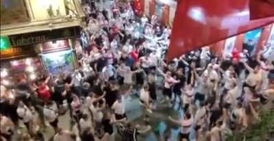 happycrowds