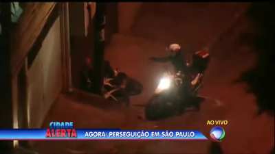 Cop does something unexpected during a police chase [Caught by NEWS helicopter]