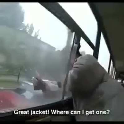 La leyenda dice que siguió buscando una chaqueta como esa.