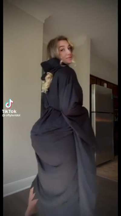 Witch ass🤤