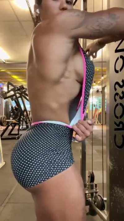 Alessandra Alves love her curves