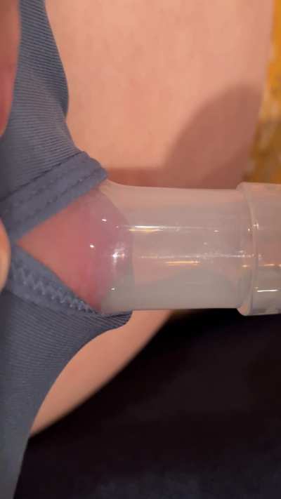 My first electric breast pump arrived tonight and the feeling of my nipples being sucked is amazingggggggg