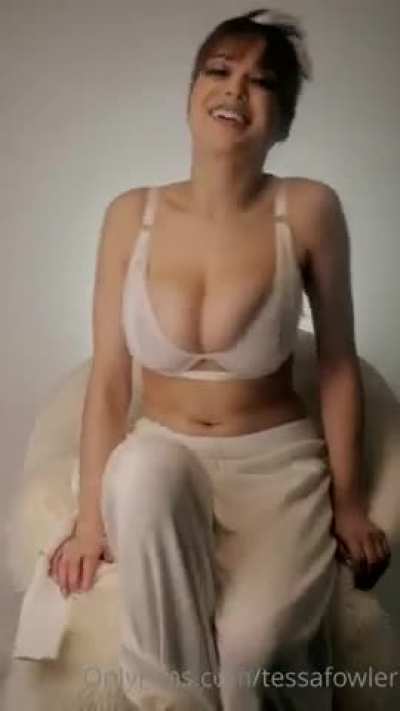 Tessa Fowler Cum on my Titts