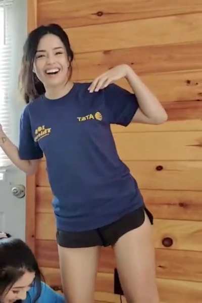 Rae's booty shorts