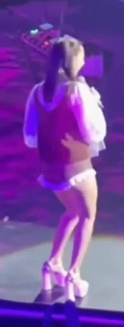 WE GOT A VIDEO OF HER IN SHORTS AAHH!!!
